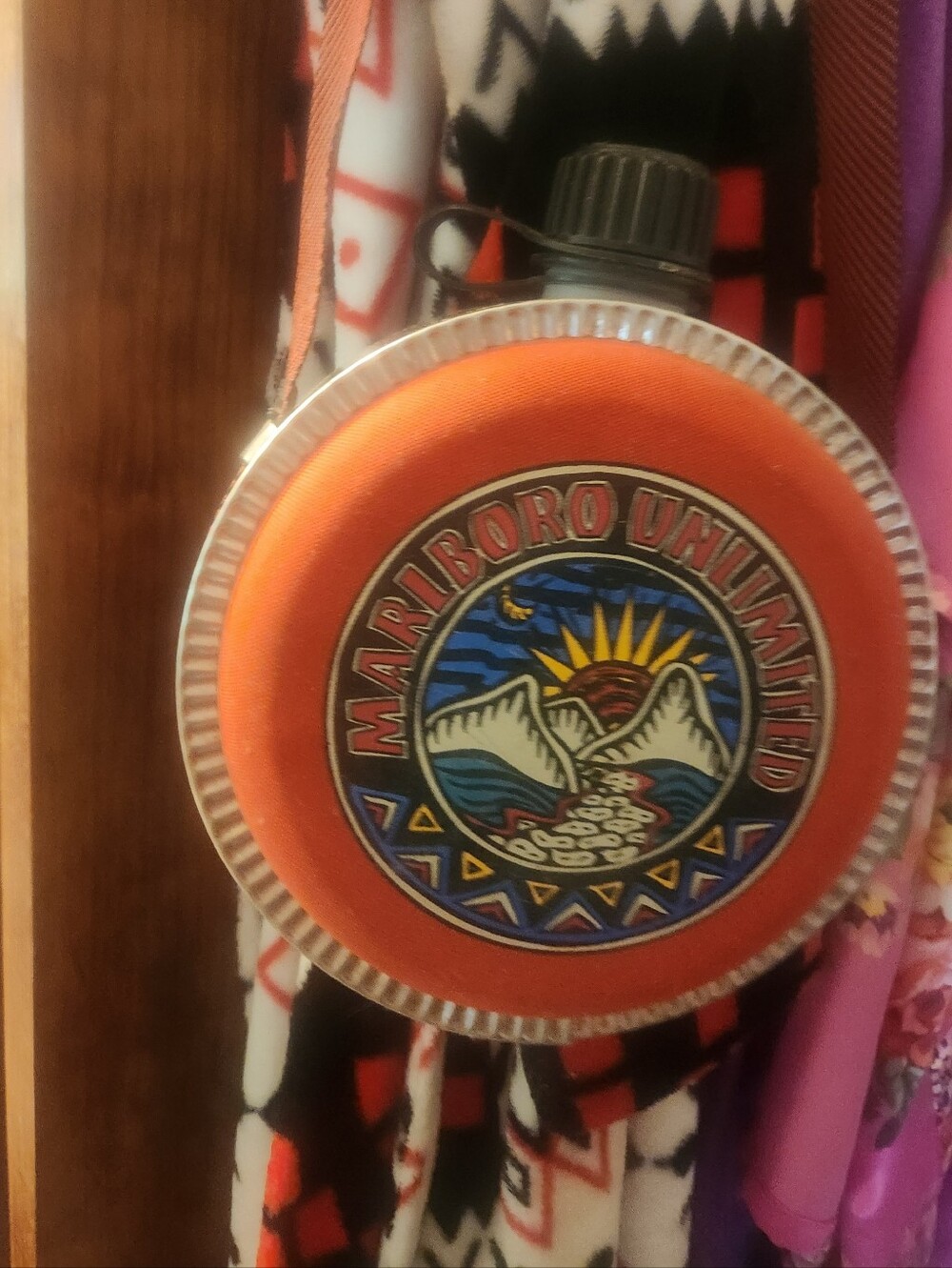 Marlboro Orange Round Canteen Accent